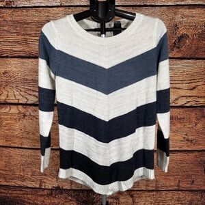 Blue and Cream Knit handkerchief‎ Swester